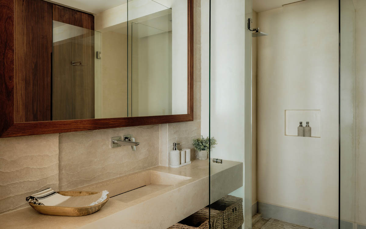 Bathroom Full 1 02